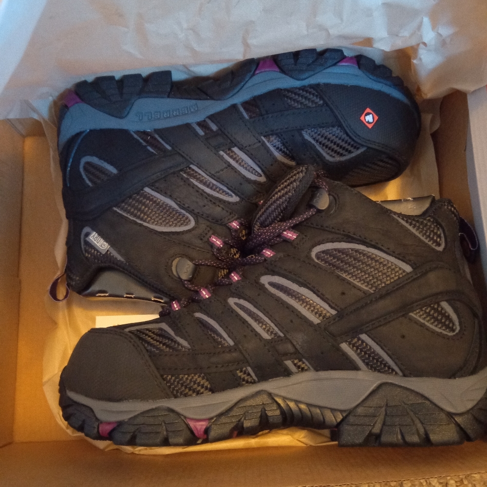 Brand New! MERRELL size women 5.5 steel toed boots